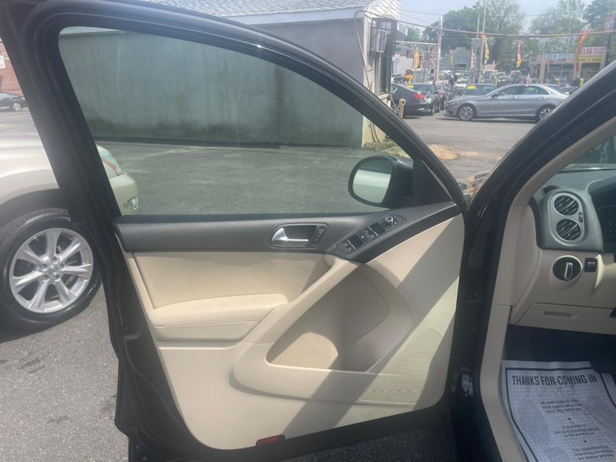 2013 Volkswagen Tiguan 4WD 4dr Auto SE w/Sunroof & Nav *Ltd Avail*, available for sale in Irvington, New Jersey | Elis Motors Corp. Irvington, New Jersey 2013 Volkswagen Tiguan 4WD 4dr Auto SE w/Sunroof & Nav *Ltd Avail*, available for sale in Irvington, New Jersey | Elis Motors Corp. Irvington, New Jersey