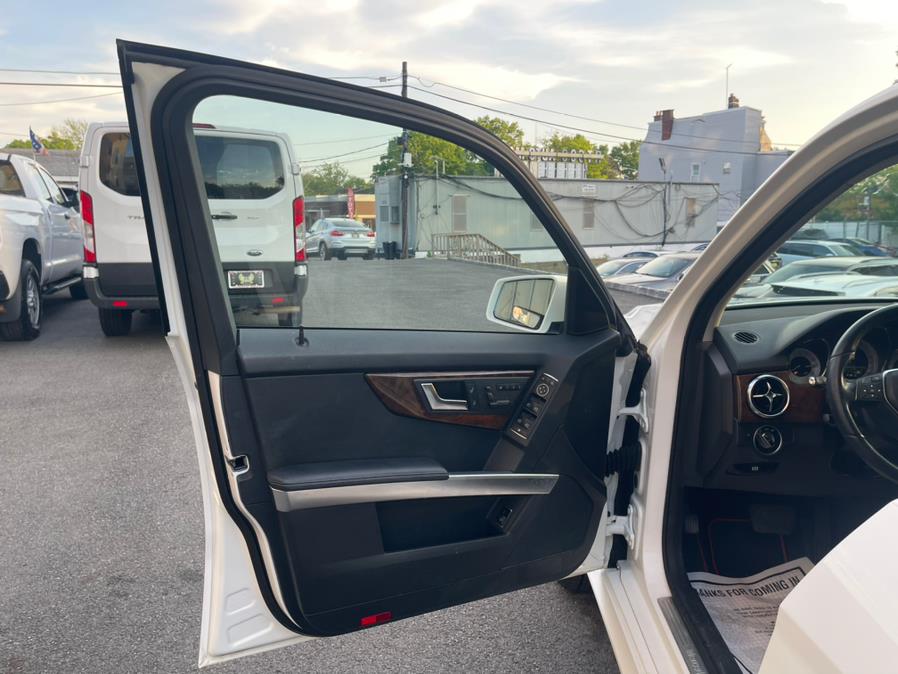 2015 Mercedes-Benz GLK-Class 4MATIC 4dr GLK 350, available for sale in Irvington, New Jersey | Elis Motors Corp. Irvington, New Jersey 2015 Mercedes-Benz GLK-Class 4MATIC 4dr GLK 350, available for sale in Irvington, New Jersey | Elis Motors Corp. Irvington, New Jersey