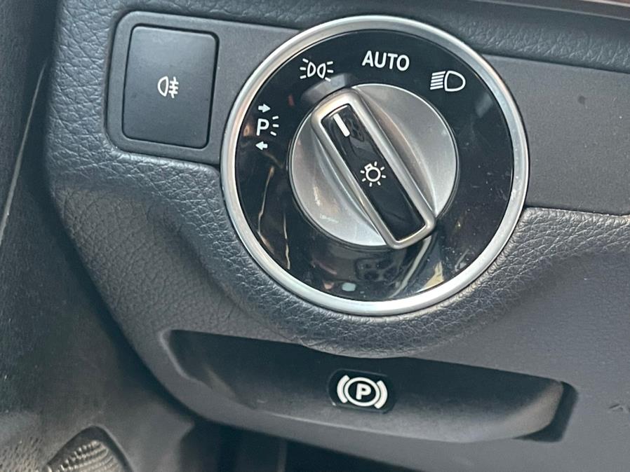 2015 Mercedes-Benz GLK-Class 4MATIC 4dr GLK 350, available for sale in Irvington, New Jersey | Elis Motors Corp. Irvington, New Jersey 2015 Mercedes-Benz GLK-Class 4MATIC 4dr GLK 350, available for sale in Irvington, New Jersey | Elis Motors Corp. Irvington, New Jersey