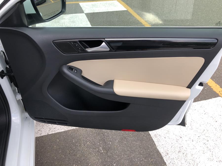 2017 Volkswagen Jetta 1.8T SEL Auto, available for sale in Waterbury, Connecticut | National Auto Brokers, Inc.. Waterbury, Connecticut 2017 Volkswagen Jetta 1.8T SEL Auto, available for sale in Waterbury, Connecticut | National Auto Brokers, Inc.. Waterbury, Connecticut