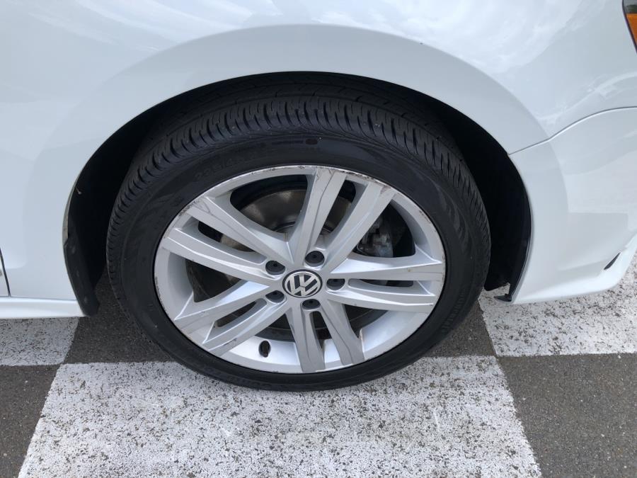 2017 Volkswagen Jetta 1.8T SEL Auto, available for sale in Waterbury, Connecticut | National Auto Brokers, Inc.. Waterbury, Connecticut 2017 Volkswagen Jetta 1.8T SEL Auto, available for sale in Waterbury, Connecticut | National Auto Brokers, Inc.. Waterbury, Connecticut