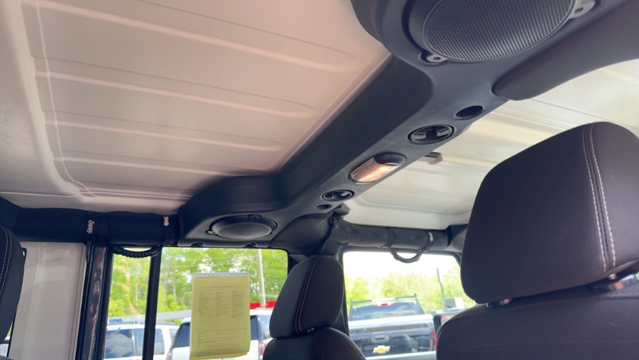 2014 Jeep Wrangler Unlimited 4WD 4dr Sahara, available for sale in Waterbury, Connecticut | West End Automotive Center. Waterbury, Connecticut 2014 Jeep Wrangler Unlimited 4WD 4dr Sahara, available for sale in Waterbury, Connecticut | West End Automotive Center. Waterbury, Connecticut