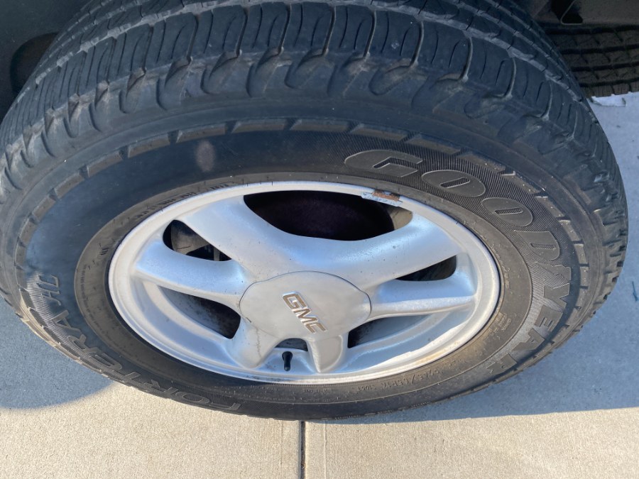 2004 GMC Envoy XL 4dr 4WD SLE, available for sale in Middle Village, New York | Middle Village Motors . Middle Village, New York 2004 GMC Envoy XL 4dr 4WD SLE, available for sale in Middle Village, New York | Middle Village Motors . Middle Village, New York