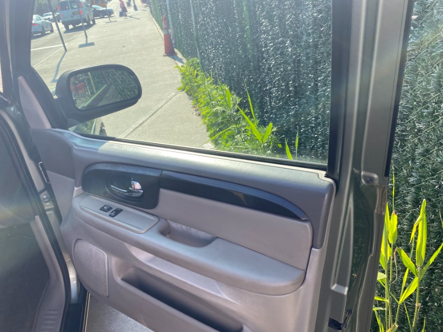 2004 GMC Envoy XL 4dr 4WD SLE, available for sale in Middle Village, New York | Middle Village Motors . Middle Village, New York 2004 GMC Envoy XL 4dr 4WD SLE, available for sale in Middle Village, New York | Middle Village Motors . Middle Village, New York