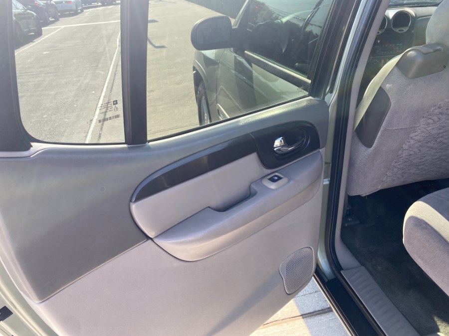 2004 GMC Envoy XL 4dr 4WD SLE, available for sale in Middle Village, New York | Middle Village Motors . Middle Village, New York 2004 GMC Envoy XL 4dr 4WD SLE, available for sale in Middle Village, New York | Middle Village Motors . Middle Village, New York