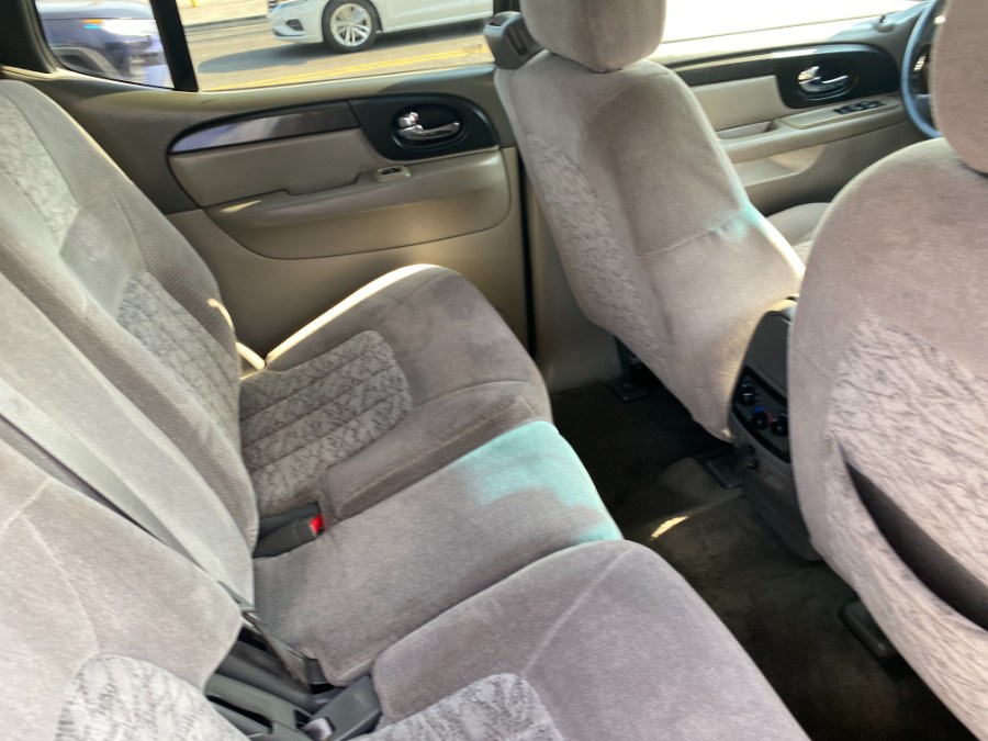 2004 GMC Envoy XL 4dr 4WD SLE, available for sale in Middle Village, New York | Middle Village Motors . Middle Village, New York 2004 GMC Envoy XL 4dr 4WD SLE, available for sale in Middle Village, New York | Middle Village Motors . Middle Village, New York