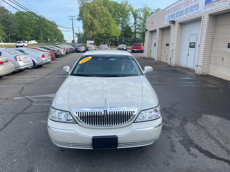 2006 Lincoln Town Car 4dr Sdn Signature, available for sale in South Windsor , Connecticut | Ful-line Auto LLC. South Windsor , Connecticut 2006 Lincoln Town Car 4dr Sdn Signature, available for sale in South Windsor , Connecticut | Ful-line Auto LLC. South Windsor , Connecticut