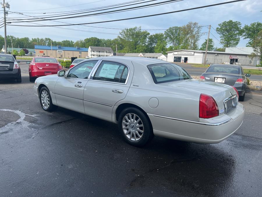 2006 Lincoln Town Car 4dr Sdn Signature, available for sale in South Windsor , Connecticut | Ful-line Auto LLC. South Windsor , Connecticut 2006 Lincoln Town Car 4dr Sdn Signature, available for sale in South Windsor , Connecticut | Ful-line Auto LLC. South Windsor , Connecticut