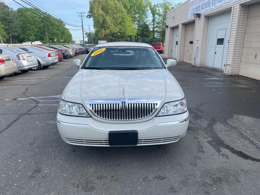2006 Lincoln Town Car 4dr Sdn Signature, available for sale in South Windsor , Connecticut | Ful-line Auto LLC. South Windsor , Connecticut 2006 Lincoln Town Car 4dr Sdn Signature, available for sale in South Windsor , Connecticut | Ful-line Auto LLC. South Windsor , Connecticut