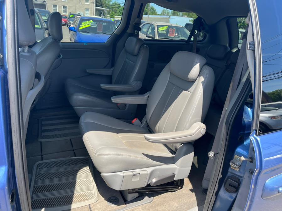 2007 Chrysler Town & Country LWB 4dr Wgn Touring, available for sale in East Windsor, Connecticut | CT Car Co LLC. East Windsor, Connecticut 2007 Chrysler Town & Country LWB 4dr Wgn Touring, available for sale in East Windsor, Connecticut | CT Car Co LLC. East Windsor, Connecticut