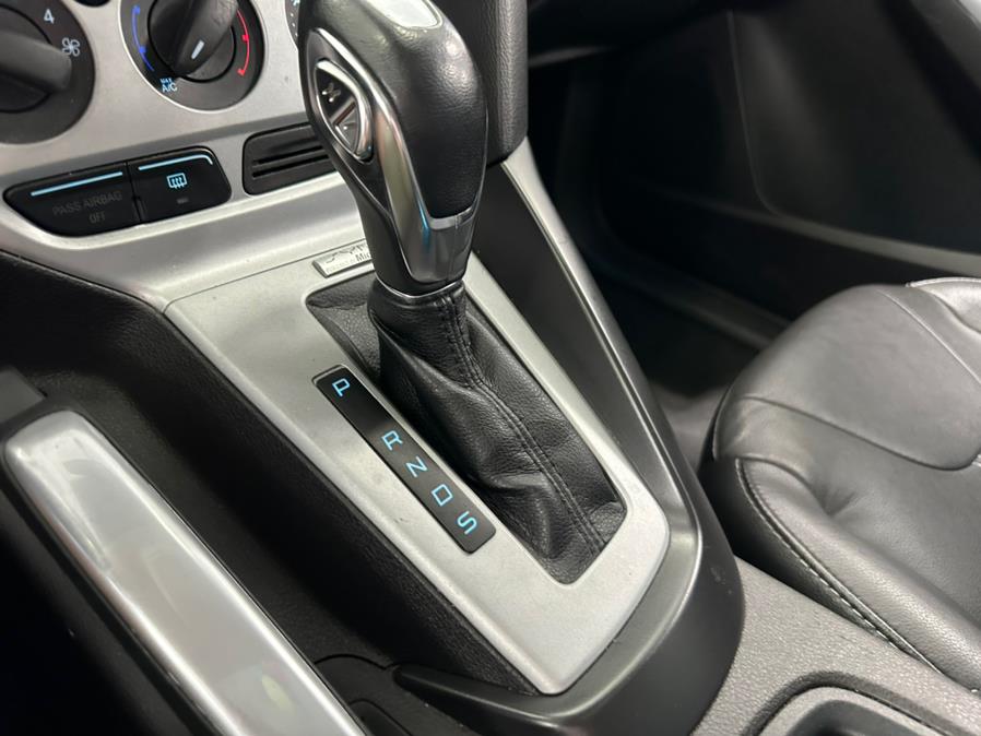 2013 Ford Focus 5dr HB SE, available for sale in Inwood, New York | 5 Towns Drive. Inwood, New York 2013 Ford Focus 5dr HB SE, available for sale in Inwood, New York | 5 Towns Drive. Inwood, New York