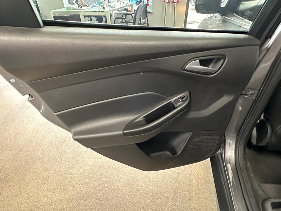 2013 Ford Focus 5dr HB SE, available for sale in Inwood, New York | 5 Towns Drive. Inwood, New York 2013 Ford Focus 5dr HB SE, available for sale in Inwood, New York | 5 Towns Drive. Inwood, New York