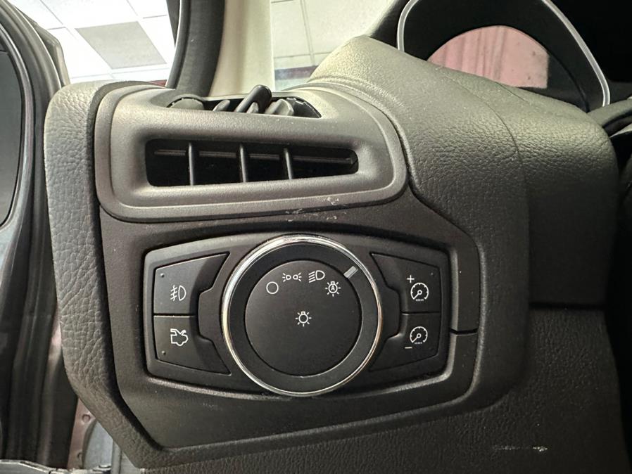 2013 Ford Focus 5dr HB SE, available for sale in Inwood, New York | 5 Towns Drive. Inwood, New York 2013 Ford Focus 5dr HB SE, available for sale in Inwood, New York | 5 Towns Drive. Inwood, New York