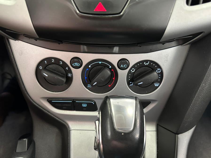 2013 Ford Focus 5dr HB SE, available for sale in Inwood, New York | 5 Towns Drive. Inwood, New York 2013 Ford Focus 5dr HB SE, available for sale in Inwood, New York | 5 Towns Drive. Inwood, New York