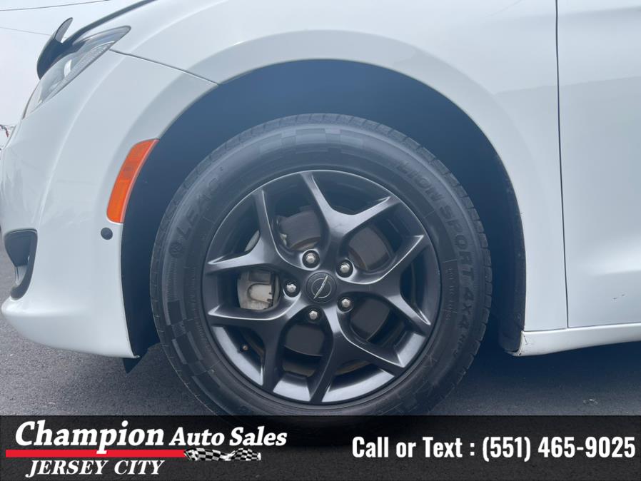 2020 Chrysler Pacifica Touring FWD, available for sale in Jersey City, New Jersey | Champion Auto Sales. Jersey City, New Jersey 2020 Chrysler Pacifica Touring FWD, available for sale in Jersey City, New Jersey | Champion Auto Sales. Jersey City, New Jersey