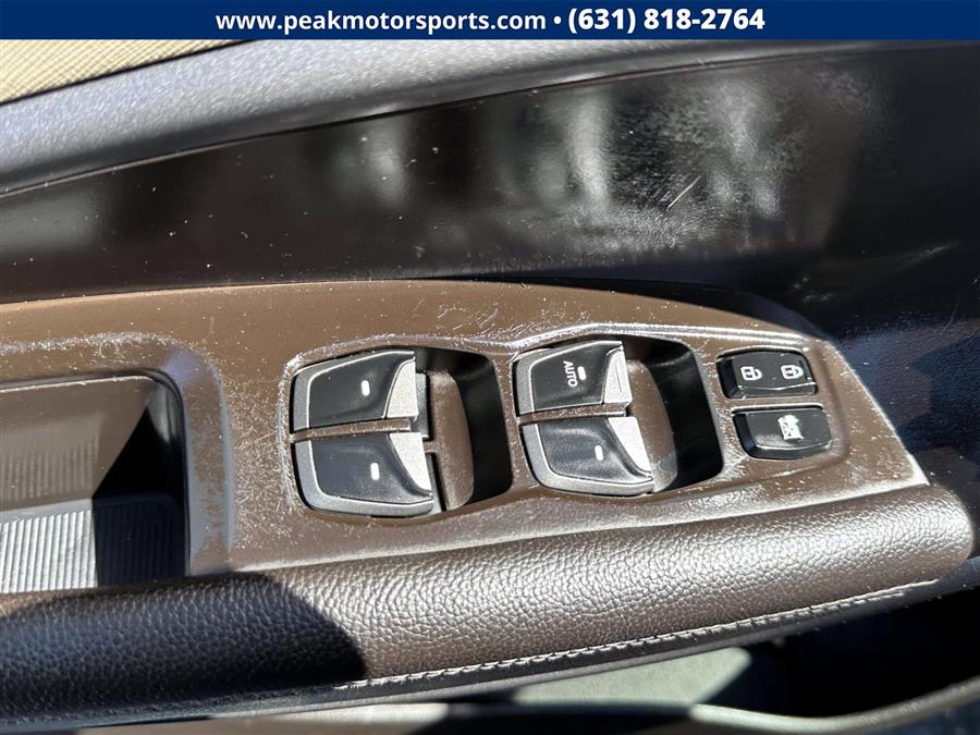 2013 Hyundai Santa Fe AWD 4dr Sport, available for sale in Bayshore, New York | Peak Automotive Inc.. Bayshore, New York 2013 Hyundai Santa Fe AWD 4dr Sport, available for sale in Bayshore, New York | Peak Automotive Inc.. Bayshore, New York
