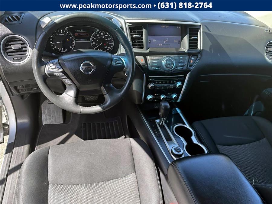 2018 Nissan Pathfinder 4x4 SV, available for sale in Bayshore, New York | Peak Automotive Inc.. Bayshore, New York 2018 Nissan Pathfinder 4x4 SV, available for sale in Bayshore, New York | Peak Automotive Inc.. Bayshore, New York