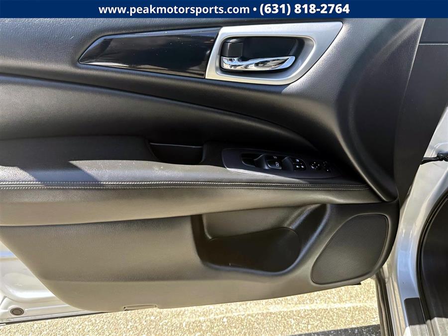 2018 Nissan Pathfinder 4x4 SV, available for sale in Bayshore, New York | Peak Automotive Inc.. Bayshore, New York 2018 Nissan Pathfinder 4x4 SV, available for sale in Bayshore, New York | Peak Automotive Inc.. Bayshore, New York