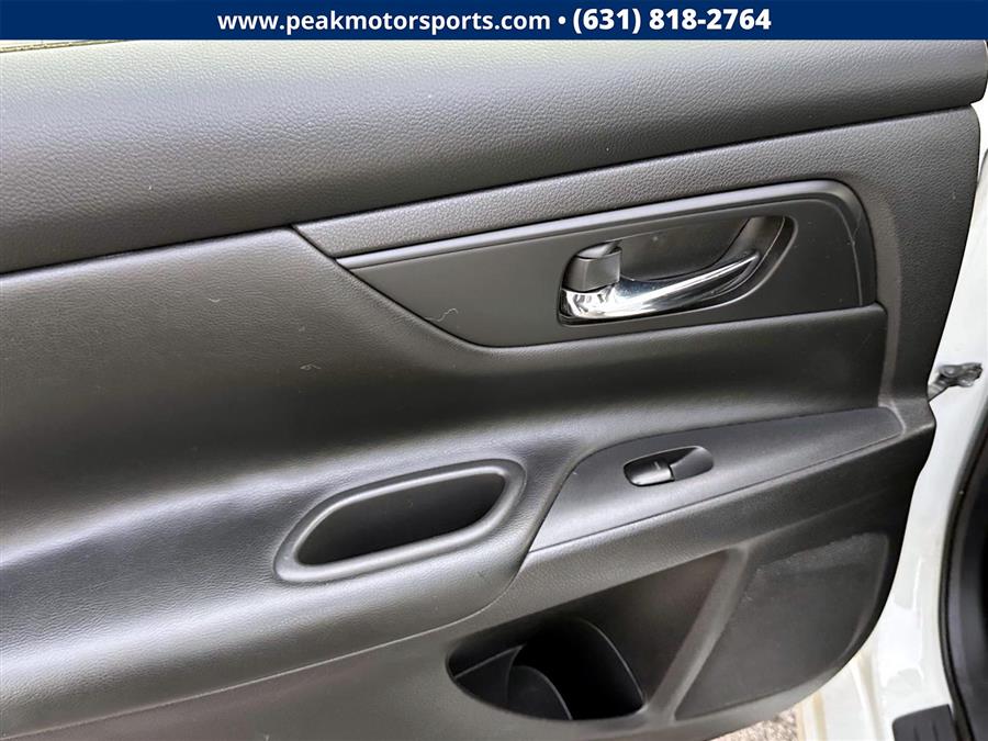 2018 Nissan Altima 2.5 S Sedan, available for sale in Bayshore, New York | Peak Automotive Inc.. Bayshore, New York 2018 Nissan Altima 2.5 S Sedan, available for sale in Bayshore, New York | Peak Automotive Inc.. Bayshore, New York