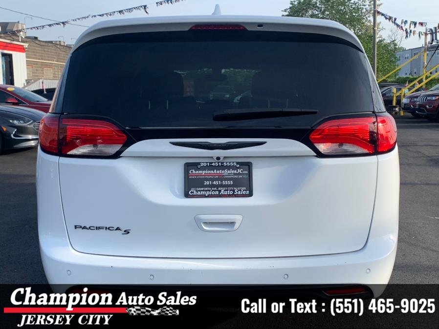 2020 Chrysler Pacifica Touring FWD, available for sale in Jersey City, New Jersey | Champion Auto Sales. Jersey City, New Jersey 2020 Chrysler Pacifica Touring FWD, available for sale in Jersey City, New Jersey | Champion Auto Sales. Jersey City, New Jersey
