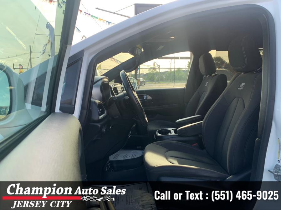 2020 Chrysler Pacifica Touring FWD, available for sale in Jersey City, New Jersey | Champion Auto Sales. Jersey City, New Jersey 2020 Chrysler Pacifica Touring FWD, available for sale in Jersey City, New Jersey | Champion Auto Sales. Jersey City, New Jersey