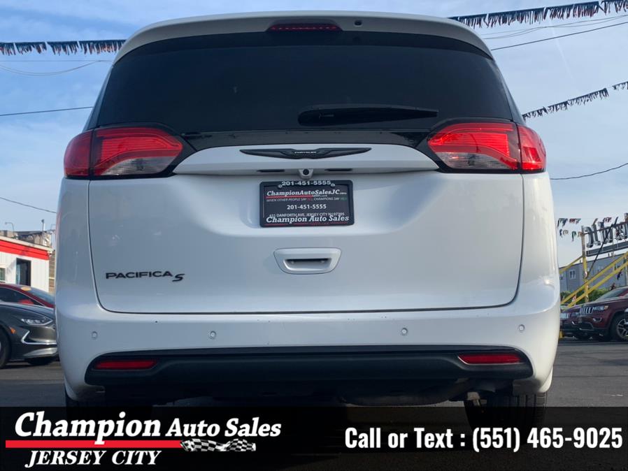 2020 Chrysler Pacifica Touring FWD, available for sale in Jersey City, New Jersey | Champion Auto Sales. Jersey City, New Jersey 2020 Chrysler Pacifica Touring FWD, available for sale in Jersey City, New Jersey | Champion Auto Sales. Jersey City, New Jersey