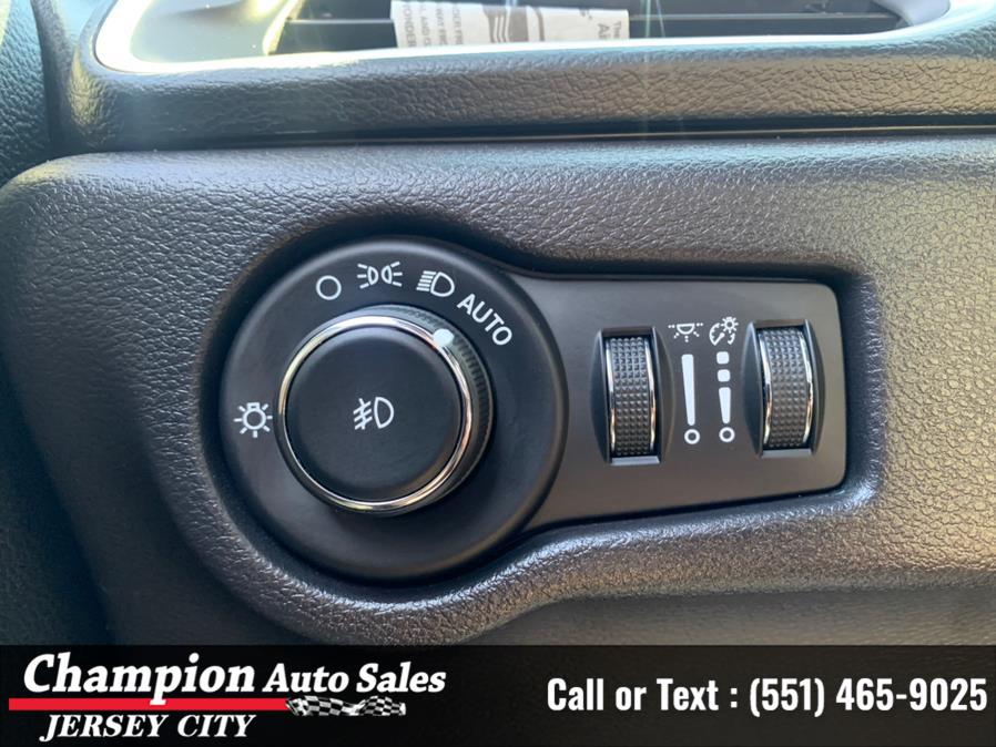 2020 Chrysler Pacifica Touring FWD, available for sale in Jersey City, New Jersey | Champion Auto Sales. Jersey City, New Jersey 2020 Chrysler Pacifica Touring FWD, available for sale in Jersey City, New Jersey | Champion Auto Sales. Jersey City, New Jersey