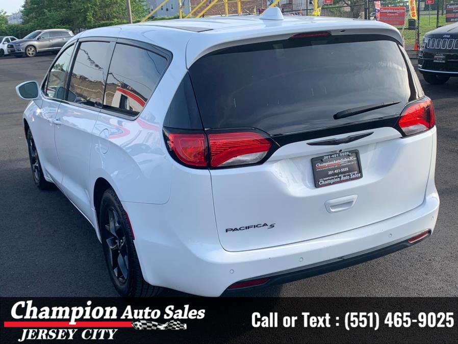 2020 Chrysler Pacifica Touring FWD, available for sale in Jersey City, New Jersey | Champion Auto Sales. Jersey City, New Jersey 2020 Chrysler Pacifica Touring FWD, available for sale in Jersey City, New Jersey | Champion Auto Sales. Jersey City, New Jersey