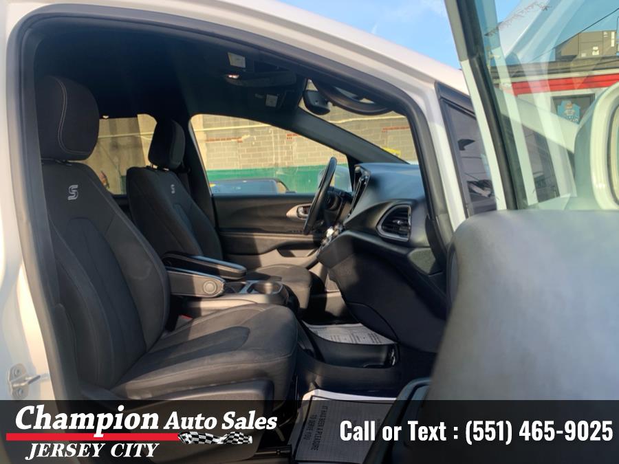 2020 Chrysler Pacifica Touring FWD, available for sale in Jersey City, New Jersey | Champion Auto Sales of JC. Jersey City, New Jersey 2020 Chrysler Pacifica Touring FWD, available for sale in Jersey City, New Jersey | Champion Auto Sales of JC. Jersey City, New Jersey