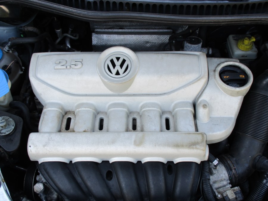 2009 Volkswagen New Beetle Convertible 2dr Auto S, available for sale in Meriden, Connecticut | Cos Central Auto. Meriden, Connecticut 2009 Volkswagen New Beetle Convertible 2dr Auto S, available for sale in Meriden, Connecticut | Cos Central Auto. Meriden, Connecticut