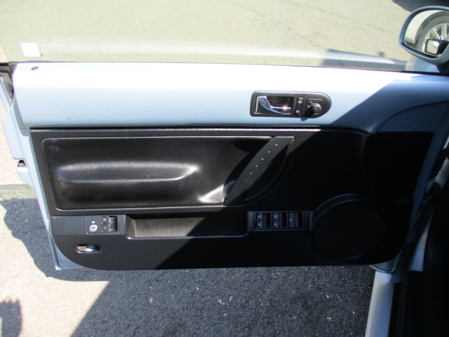 2009 Volkswagen New Beetle Convertible 2dr Auto S, available for sale in Meriden, Connecticut | Cos Central Auto. Meriden, Connecticut 2009 Volkswagen New Beetle Convertible 2dr Auto S, available for sale in Meriden, Connecticut | Cos Central Auto. Meriden, Connecticut