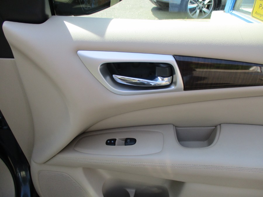 2013 Nissan Pathfinder 4WD 4dr S, available for sale in Meriden, Connecticut | Cos Central Auto. Meriden, Connecticut 2013 Nissan Pathfinder 4WD 4dr S, available for sale in Meriden, Connecticut | Cos Central Auto. Meriden, Connecticut