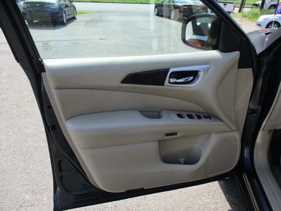 2013 Nissan Pathfinder 4WD 4dr S, available for sale in Meriden, Connecticut | Cos Central Auto. Meriden, Connecticut 2013 Nissan Pathfinder 4WD 4dr S, available for sale in Meriden, Connecticut | Cos Central Auto. Meriden, Connecticut