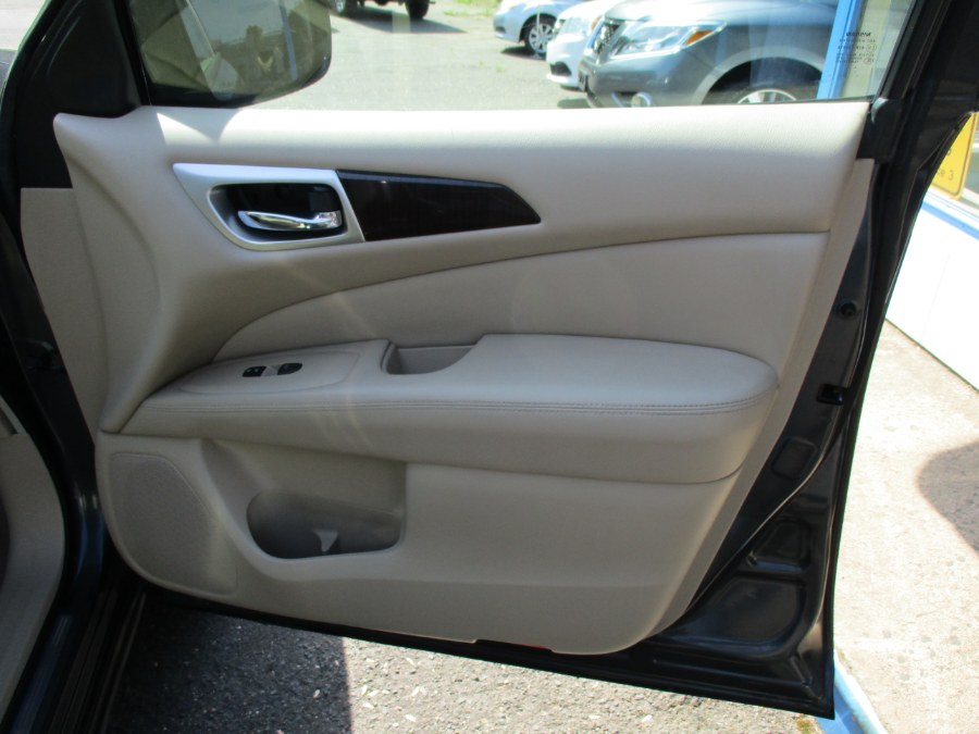 2013 Nissan Pathfinder 4WD 4dr S, available for sale in Meriden, Connecticut | Cos Central Auto. Meriden, Connecticut 2013 Nissan Pathfinder 4WD 4dr S, available for sale in Meriden, Connecticut | Cos Central Auto. Meriden, Connecticut
