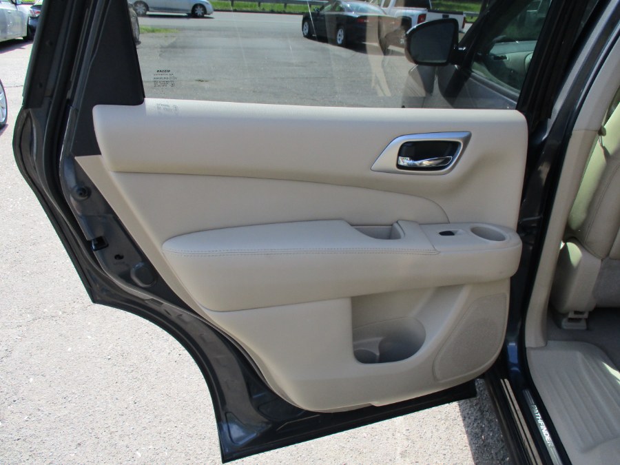 2013 Nissan Pathfinder 4WD 4dr S, available for sale in Meriden, Connecticut | Cos Central Auto. Meriden, Connecticut 2013 Nissan Pathfinder 4WD 4dr S, available for sale in Meriden, Connecticut | Cos Central Auto. Meriden, Connecticut