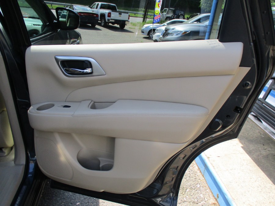 2013 Nissan Pathfinder 4WD 4dr S, available for sale in Meriden, Connecticut | Cos Central Auto. Meriden, Connecticut 2013 Nissan Pathfinder 4WD 4dr S, available for sale in Meriden, Connecticut | Cos Central Auto. Meriden, Connecticut