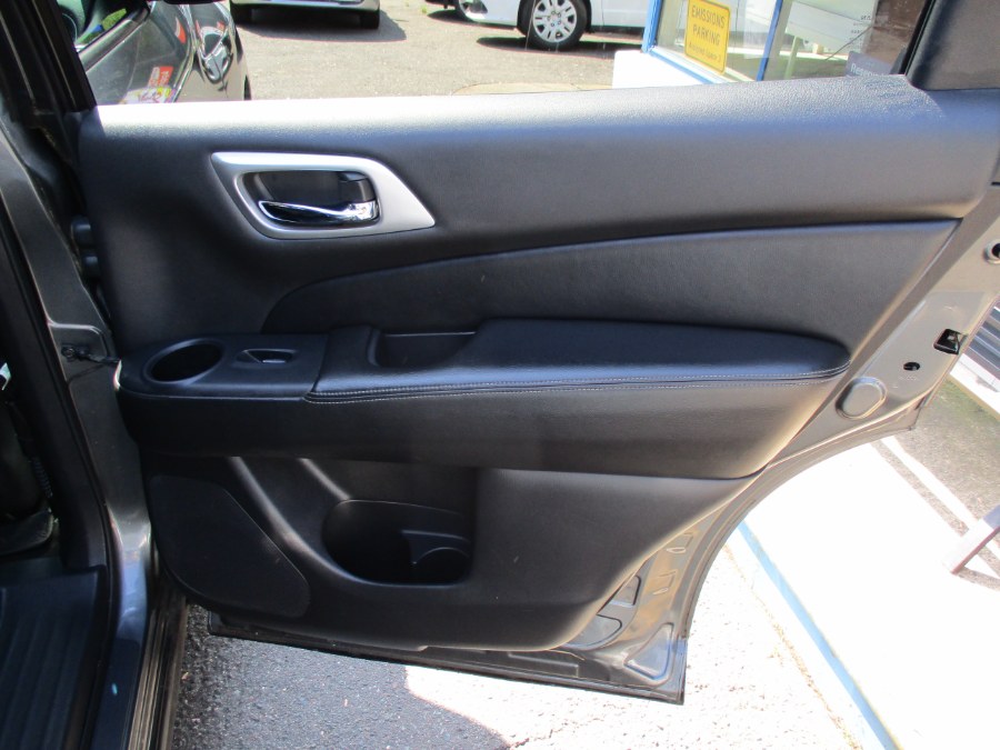 2015 Nissan Pathfinder 4WD 4dr SL, available for sale in Meriden, Connecticut | Cos Central Auto. Meriden, Connecticut 2015 Nissan Pathfinder 4WD 4dr SL, available for sale in Meriden, Connecticut | Cos Central Auto. Meriden, Connecticut