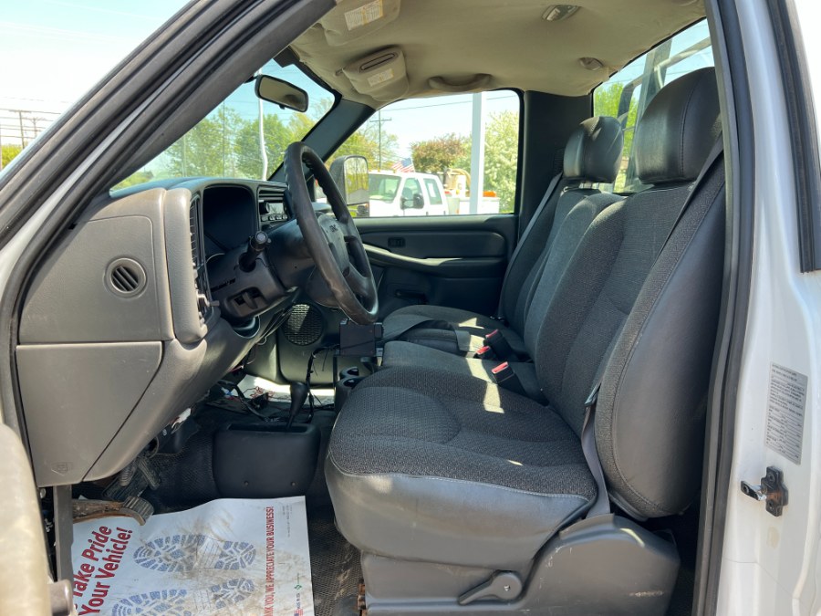 2004 GMC Sierra 2500HD Reg Cab 133" WB 4WD, available for sale in Ortonville, Michigan | Marsh Auto Sales LLC. Ortonville, Michigan 2004 GMC Sierra 2500HD Reg Cab 133" WB 4WD, available for sale in Ortonville, Michigan | Marsh Auto Sales LLC. Ortonville, Michigan