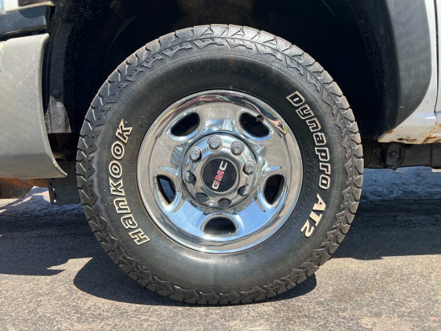 2004 GMC Sierra 2500HD Reg Cab 133" WB 4WD, available for sale in Ortonville, Michigan | Marsh Auto Sales LLC. Ortonville, Michigan 2004 GMC Sierra 2500HD Reg Cab 133" WB 4WD, available for sale in Ortonville, Michigan | Marsh Auto Sales LLC. Ortonville, Michigan