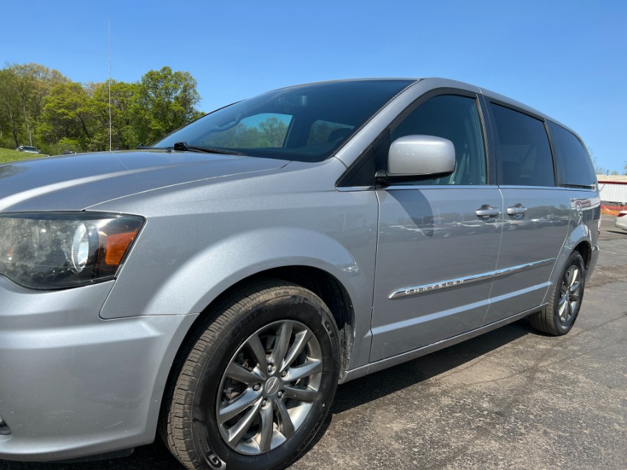 2015 Chrysler Town & Country 4dr Wgn S, available for sale in Ortonville, Michigan | Marsh Auto Sales LLC. Ortonville, Michigan 2015 Chrysler Town & Country 4dr Wgn S, available for sale in Ortonville, Michigan | Marsh Auto Sales LLC. Ortonville, Michigan