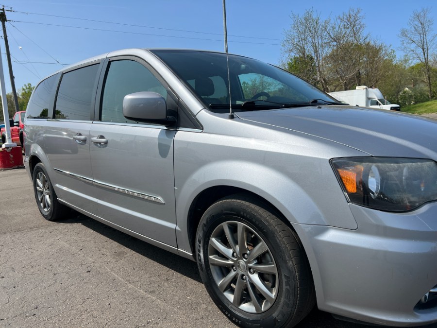 2015 Chrysler Town & Country 4dr Wgn S, available for sale in Ortonville, Michigan | Marsh Auto Sales LLC. Ortonville, Michigan 2015 Chrysler Town & Country 4dr Wgn S, available for sale in Ortonville, Michigan | Marsh Auto Sales LLC. Ortonville, Michigan