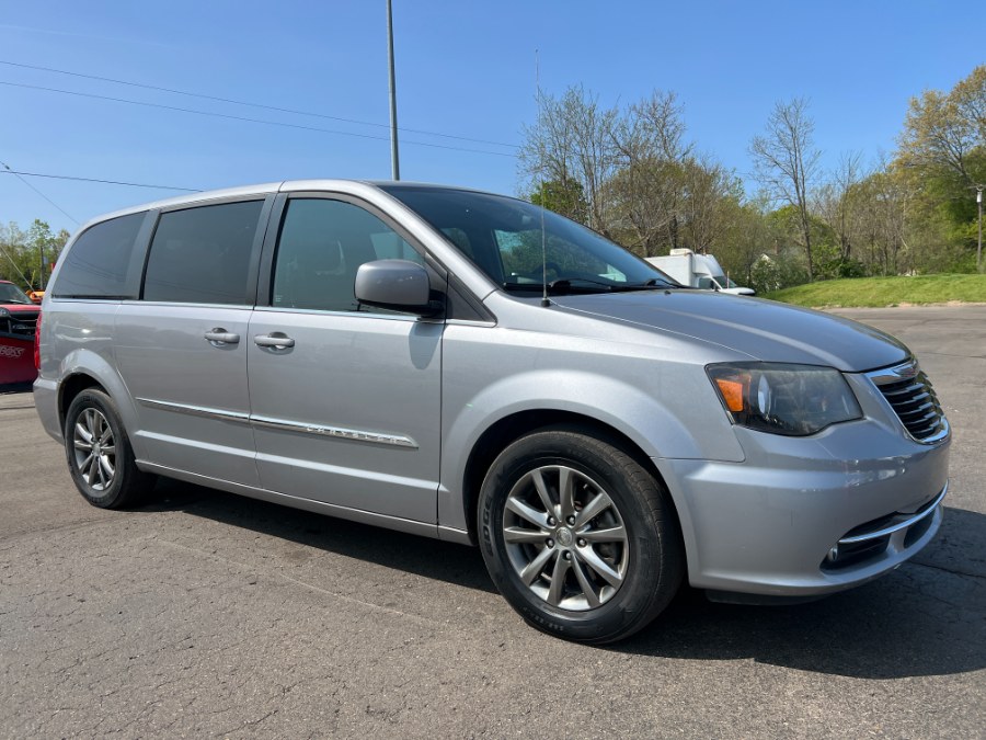 2015 Chrysler Town & Country 4dr Wgn S, available for sale in Ortonville, Michigan | Marsh Auto Sales LLC. Ortonville, Michigan 2015 Chrysler Town & Country 4dr Wgn S, available for sale in Ortonville, Michigan | Marsh Auto Sales LLC. Ortonville, Michigan