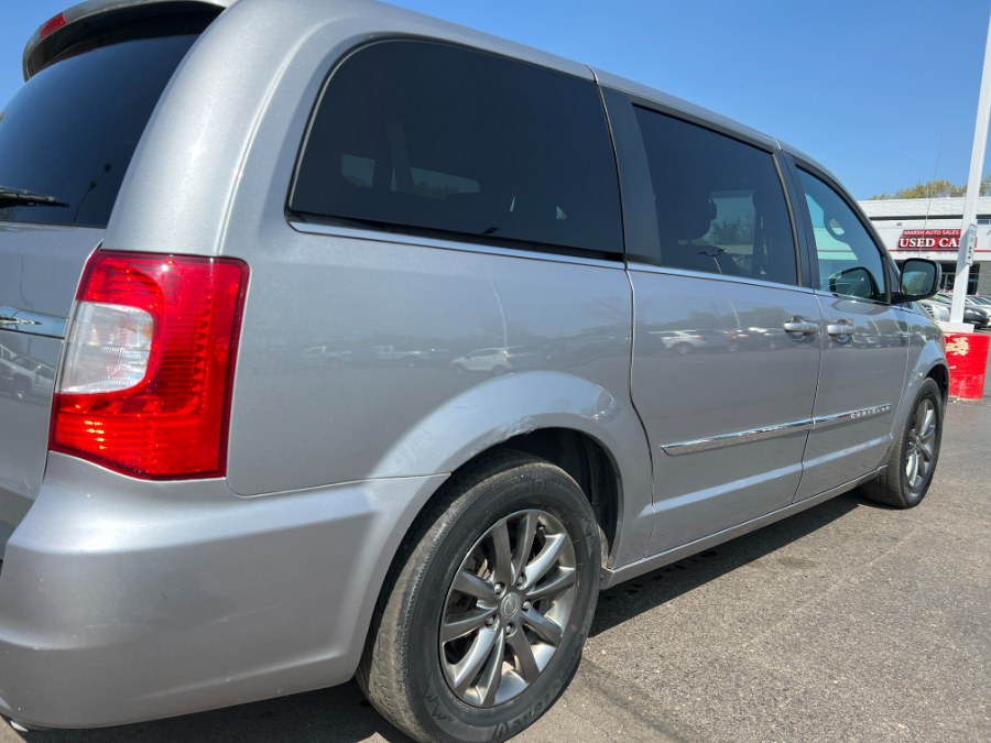 2015 Chrysler Town & Country 4dr Wgn S, available for sale in Ortonville, Michigan | Marsh Auto Sales LLC. Ortonville, Michigan 2015 Chrysler Town & Country 4dr Wgn S, available for sale in Ortonville, Michigan | Marsh Auto Sales LLC. Ortonville, Michigan