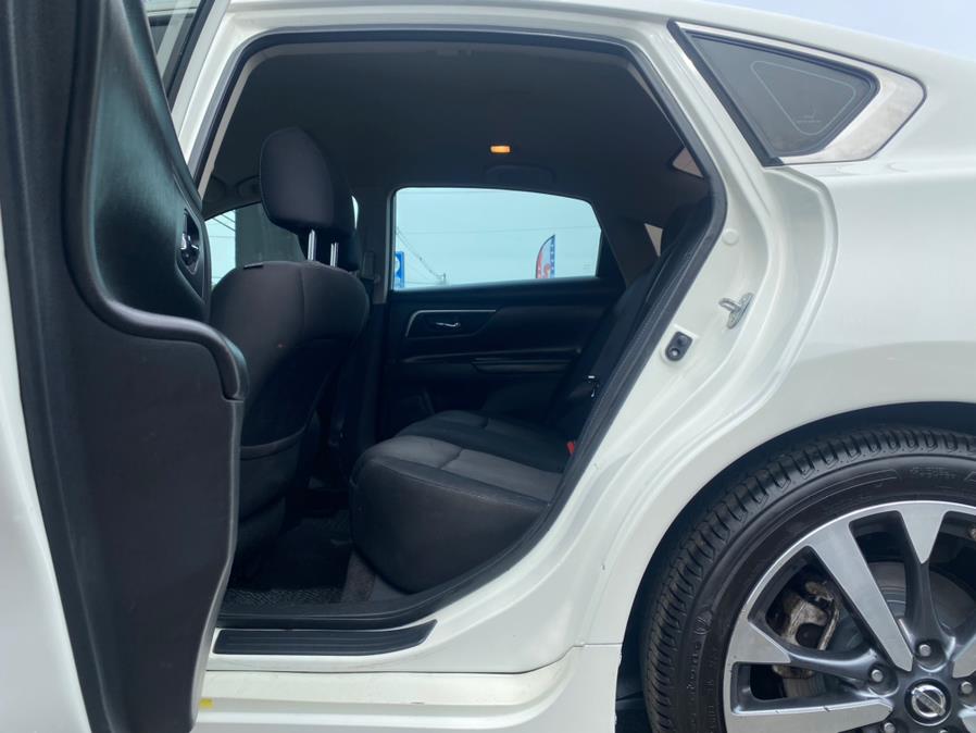 2016 Nissan Altima 4dr Sdn I4 2.5 SR, available for sale in Linden, New Jersey | Champion Used Auto Sales. Linden, New Jersey 2016 Nissan Altima 4dr Sdn I4 2.5 SR, available for sale in Linden, New Jersey | Champion Used Auto Sales. Linden, New Jersey
