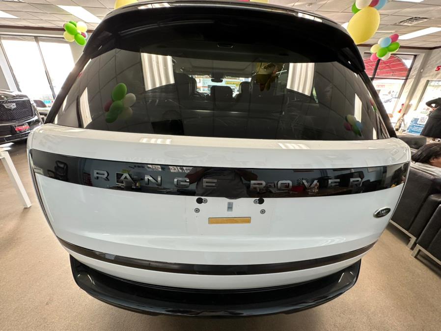 2023 Land Rover Range Rover P530 SE LWB 7 Seat, available for sale in Inwood, New York | 5 Towns Drive. Inwood, New York 2023 Land Rover Range Rover P530 SE LWB 7 Seat, available for sale in Inwood, New York | 5 Towns Drive. Inwood, New York