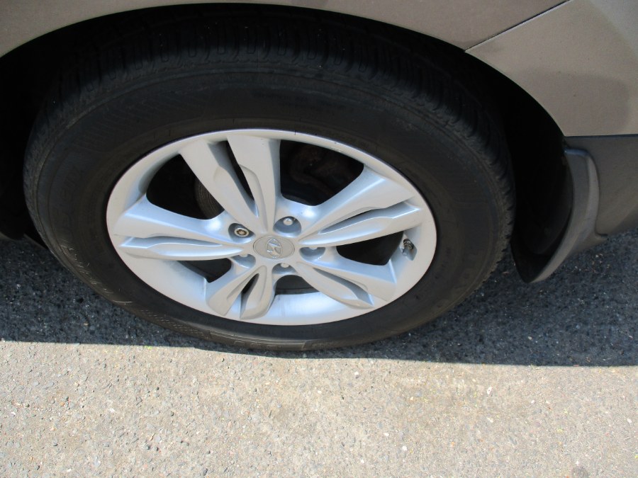 2012 Hyundai Tucson LTD Limited FWD, available for sale in Meriden, Connecticut | Cos Central Auto. Meriden, Connecticut 2012 Hyundai Tucson LTD Limited FWD, available for sale in Meriden, Connecticut | Cos Central Auto. Meriden, Connecticut