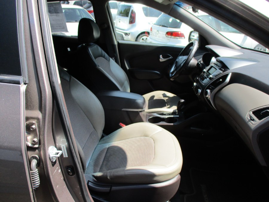 2012 Hyundai Tucson LTD Limited FWD, available for sale in Meriden, Connecticut | Cos Central Auto. Meriden, Connecticut 2012 Hyundai Tucson LTD Limited FWD, available for sale in Meriden, Connecticut | Cos Central Auto. Meriden, Connecticut