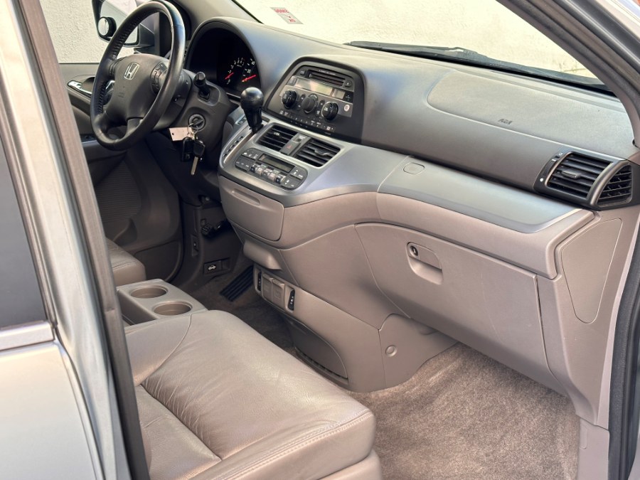 2010 Honda Odyssey 5dr EX-L, available for sale in Corona, California | Green Light Auto. Corona, California 2010 Honda Odyssey 5dr EX-L, available for sale in Corona, California | Green Light Auto. Corona, California