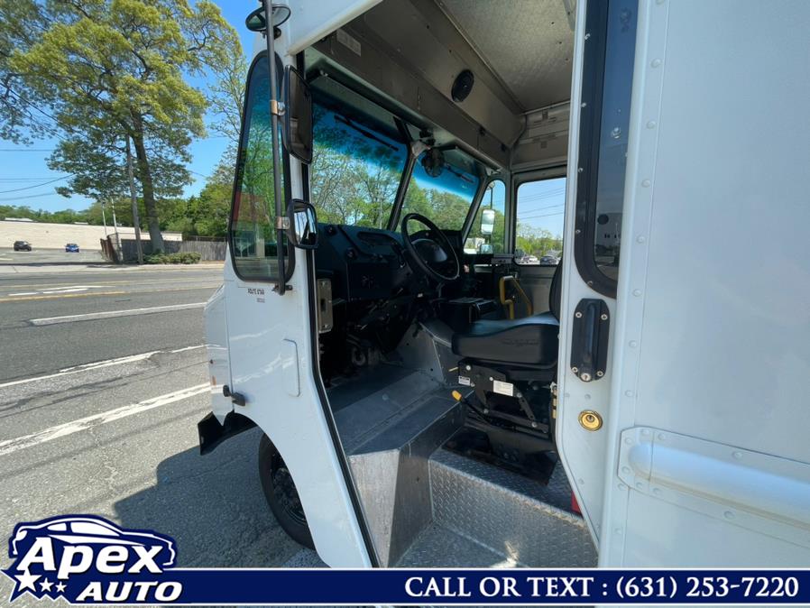 2015 Morgan Olson Route Star Walk-In 17'4"L x 85H x 93W, available for sale in Selden, New York | Apex Auto. Selden, New York 2015 Morgan Olson Route Star Walk-In 17'4"L x 85H x 93W, available for sale in Selden, New York | Apex Auto. Selden, New York