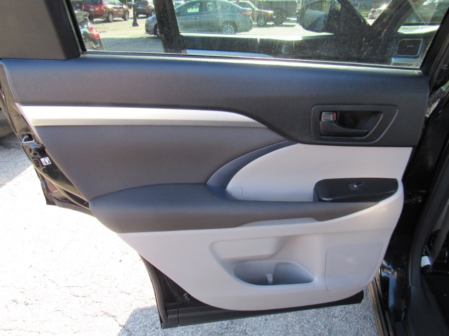 2017 Toyota Highlander LE, available for sale in Worcester, Massachusetts | Hilario's Auto Sales Inc.. Worcester, Massachusetts 2017 Toyota Highlander LE, available for sale in Worcester, Massachusetts | Hilario's Auto Sales Inc.. Worcester, Massachusetts